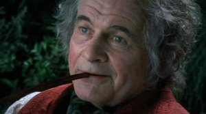 Ian Holm interpretando a Bilbo Bolsón en la trilogía épica que adaptó la novela El Señor de los Anillos de J. R. R. Tolkien; obra que ya conocía por haber dado voz anteriormente al sobrino de ese personaje, Frodo Bolsón en el serial radiofónico de la novela que la BBC emitió en 1981. Retomó el papel de Bilbo anciano en El hobbit: un viaje inesperado, introduciendo el trabajo de Martin Freeman, que protagoniza la película interpretando al mismo personaje de joven.